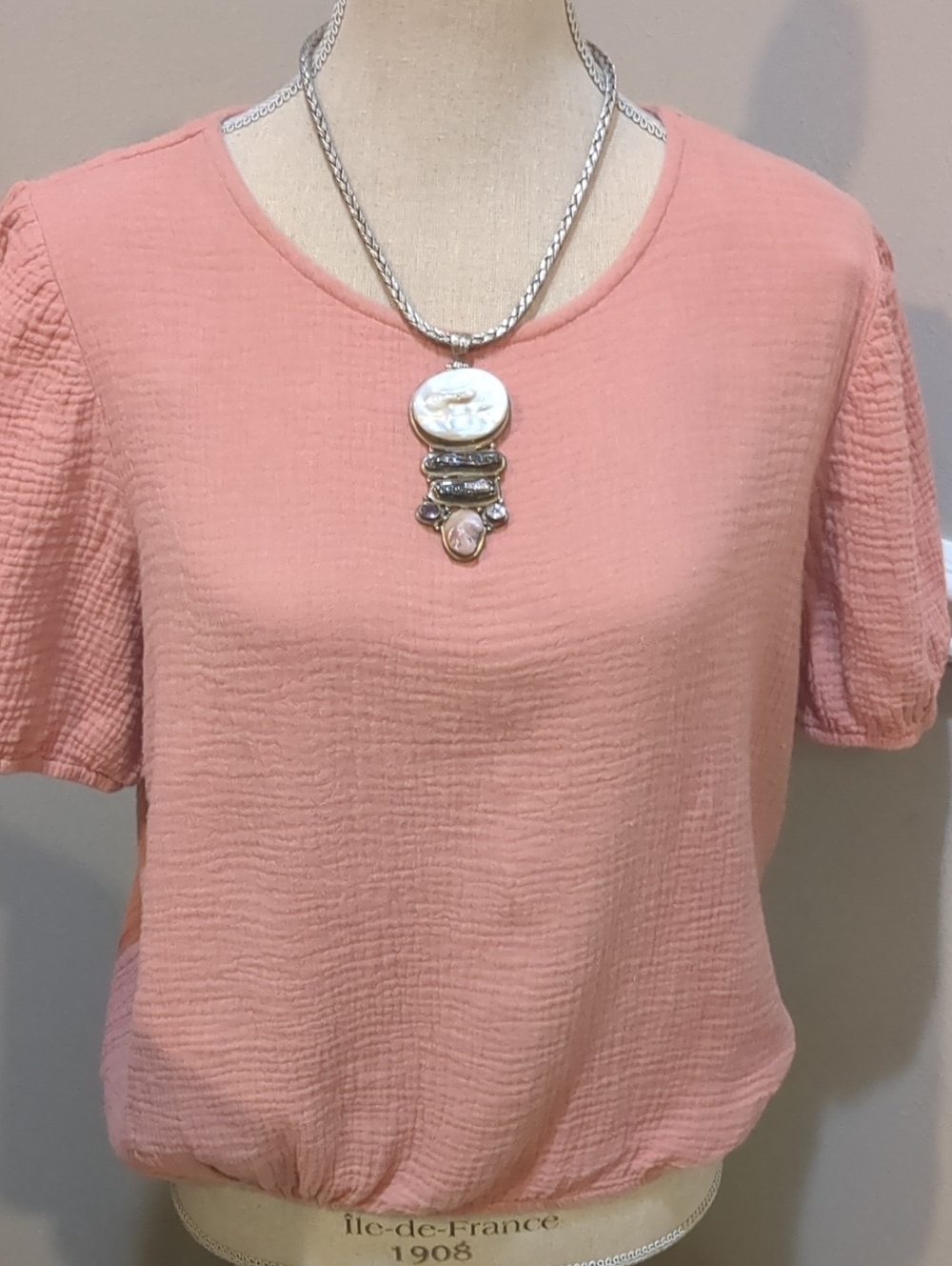 Eden And Olivia Women's Soft Textured Pink Short-Sleeve Blouse